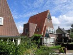 Mooi ensemble met de naastgelegen huizen.
<br/>
Gert-Jan Lobbes, 2017